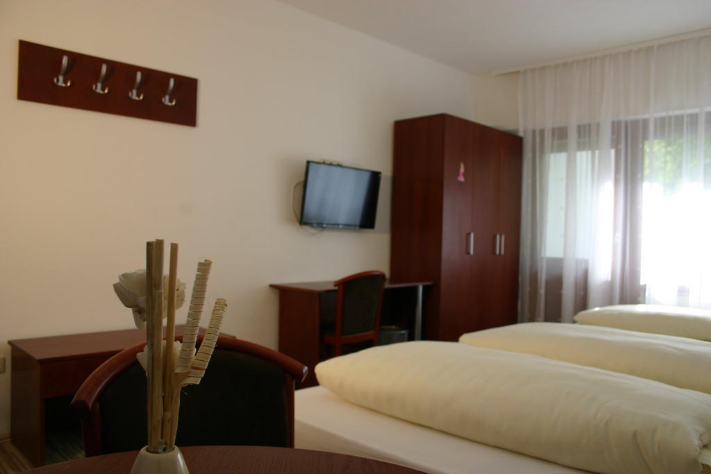 Apartment Traube Bad Urach Zimmer foto