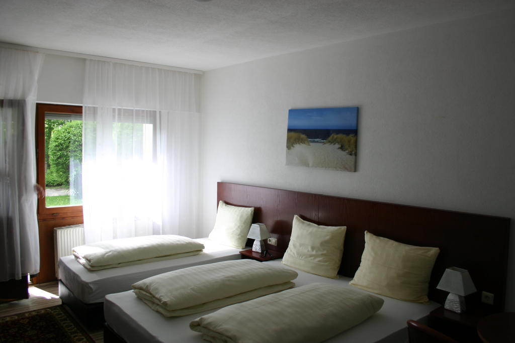 Apartment Traube Bad Urach Zimmer foto